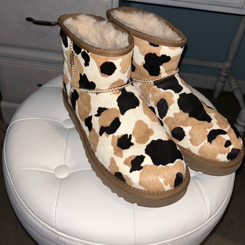 Short cow print uggs, brand new!!!! Size 8. No box.